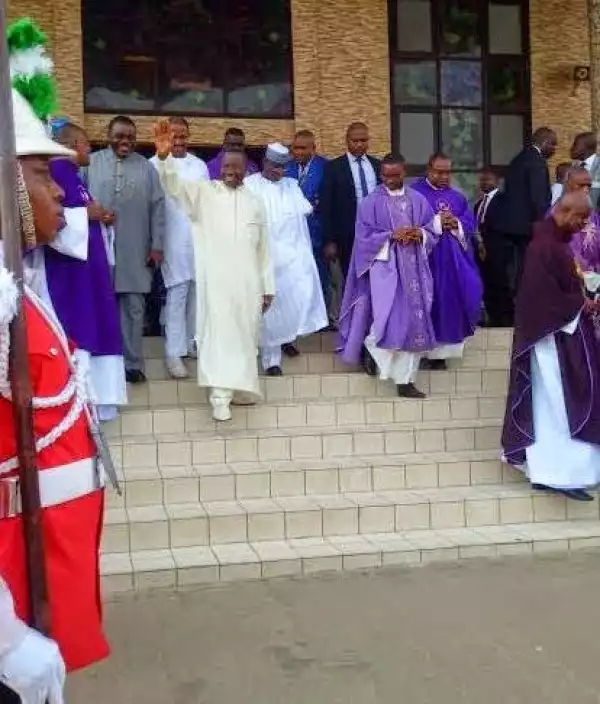 GEJ Visits Our Lady Queen Of Nigeria Catholic Pro-Cathedral Abuja [Photos]